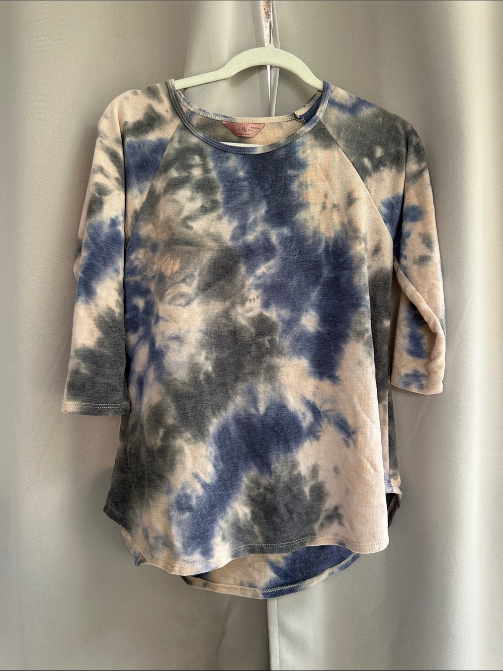SJS Tie-Dye Crewneck Pullover Top - Blue & Black peach tan background sz PM